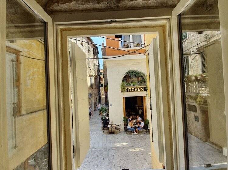 Pensiune The Suites At Central Split