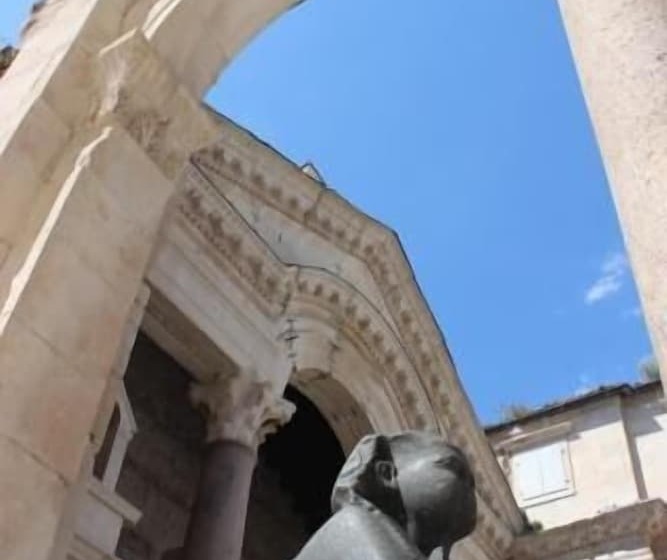 Pensiune The Suites At Central Split