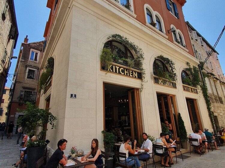 Pensiune The Suites At Central Split