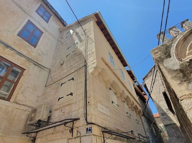 Pensiune The Suites At Central Split