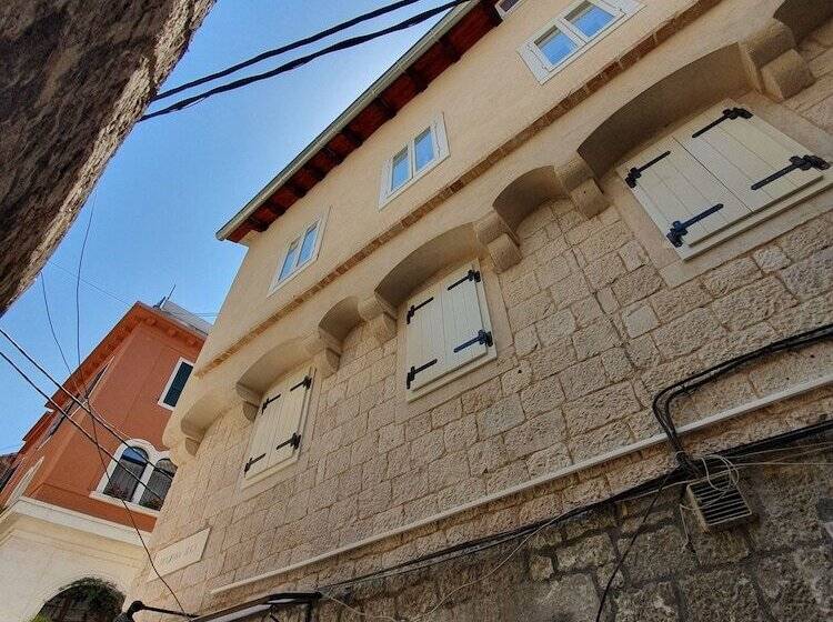 Pensiune The Suites At Central Split