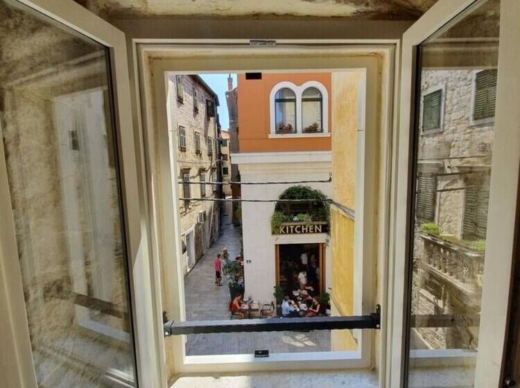 Pensiune The Suites At Central Split