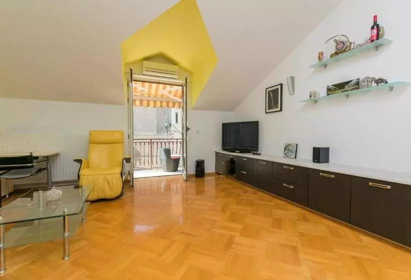 Apartment Mate