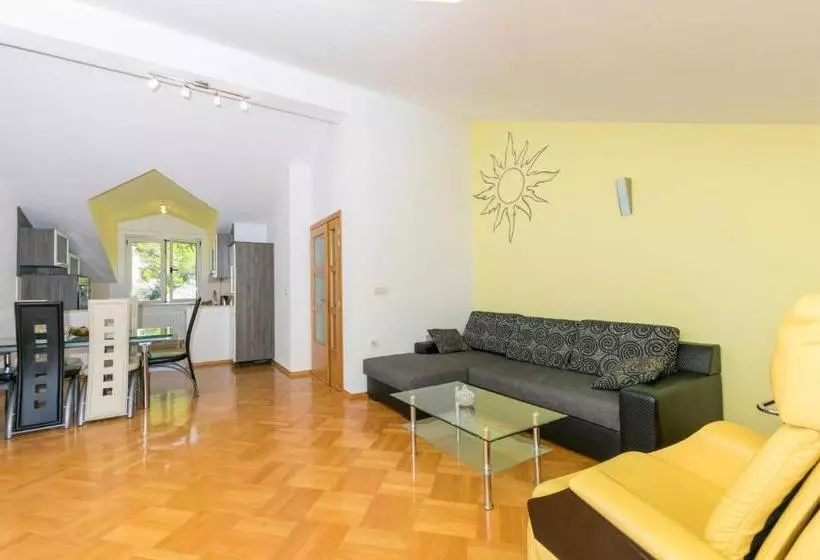 Apartment Mate
