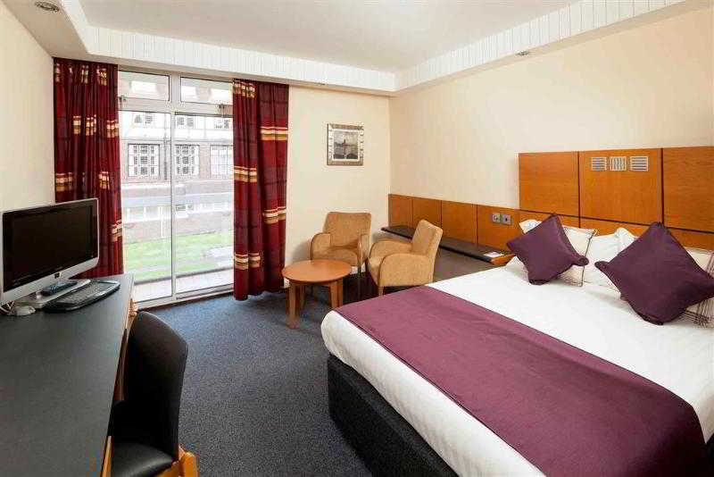 هتل Mercure Leeds Parkway