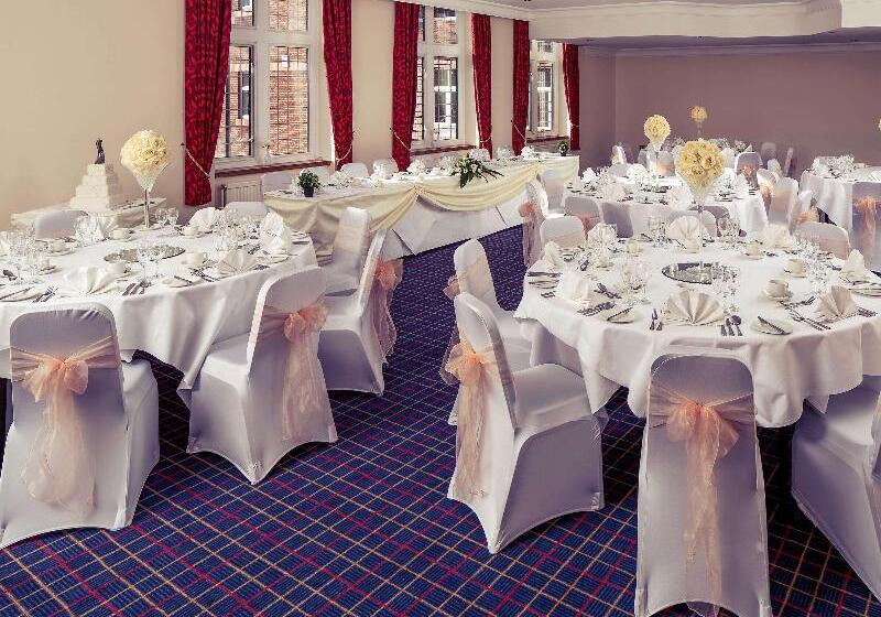 هتل Mercure Leeds Parkway