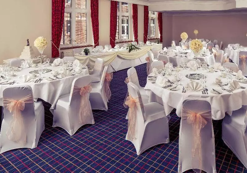 هتل Mercure Leeds Parkway