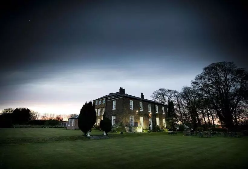 בית מלון כפרי Rowley Manor