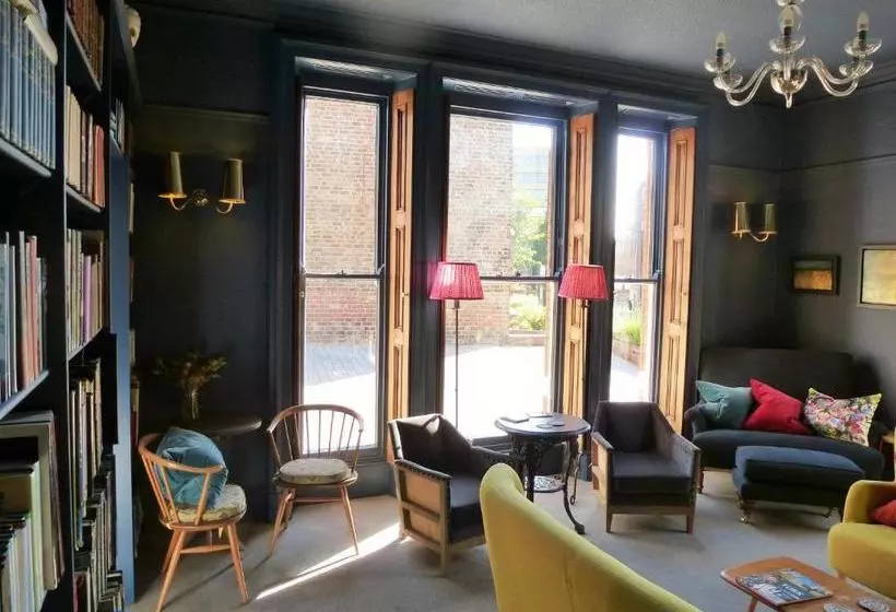 Отель The Parisi