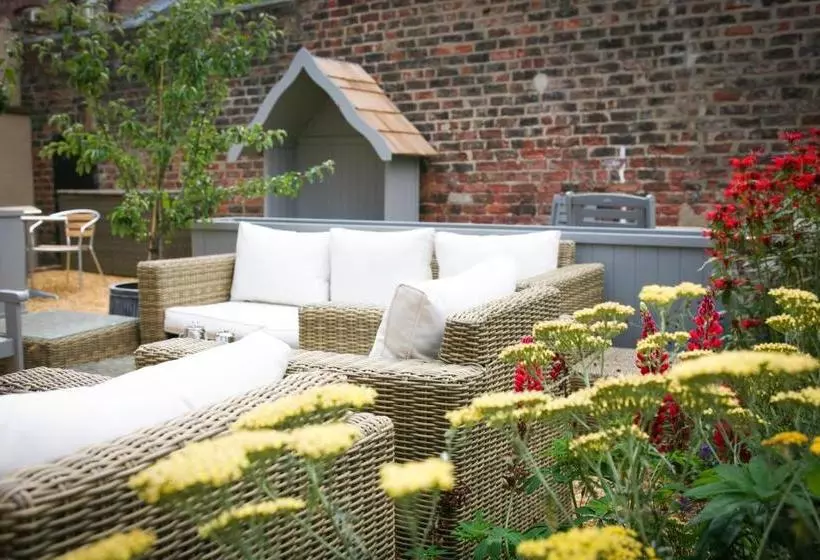 Отель The Parisi