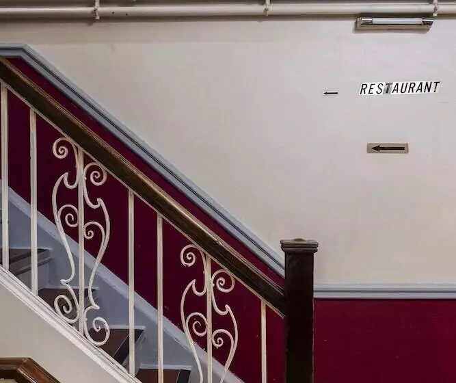 Отель Strand Continental Hostel