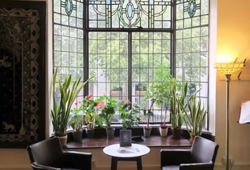 Отель Strand Continental Hostel