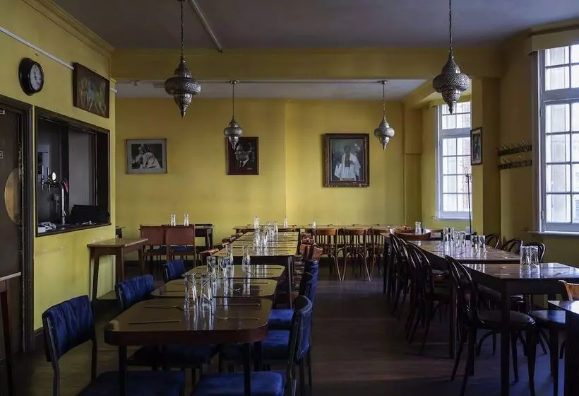 Отель Strand Continental Hostel