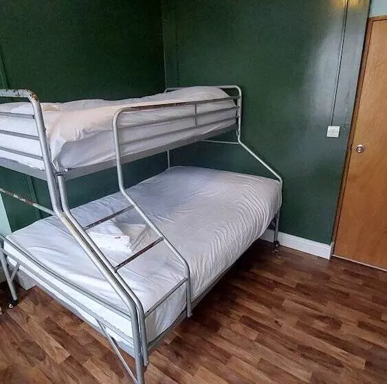 Отель Strand Continental Hostel