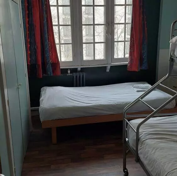 Отель Strand Continental Hostel