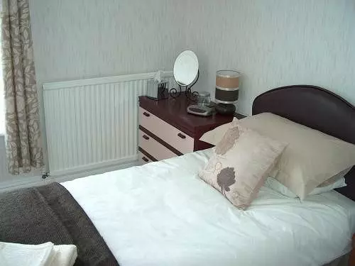 Отель The Waverley Guest House