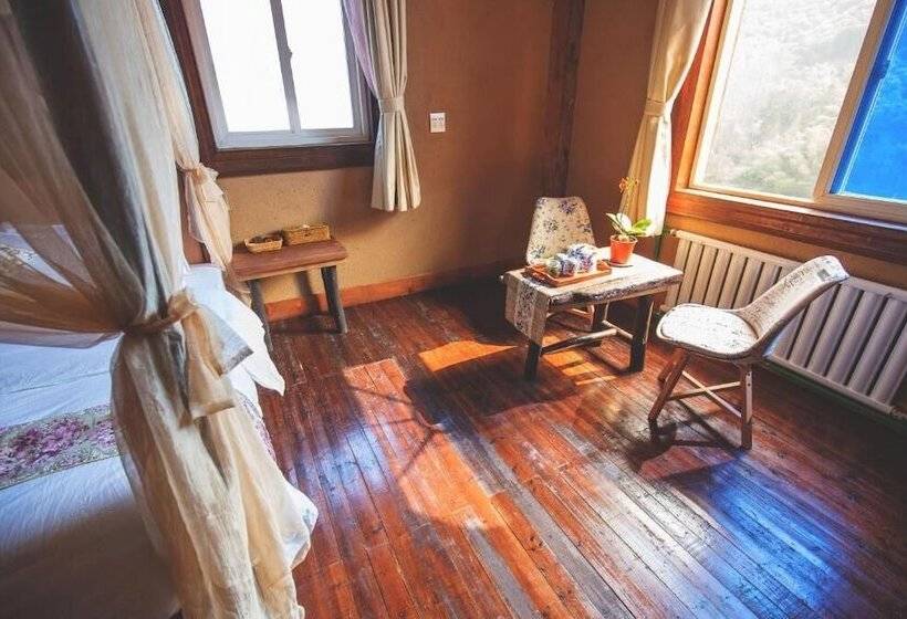 Bed and Breakfast Guyue Caotang Inn