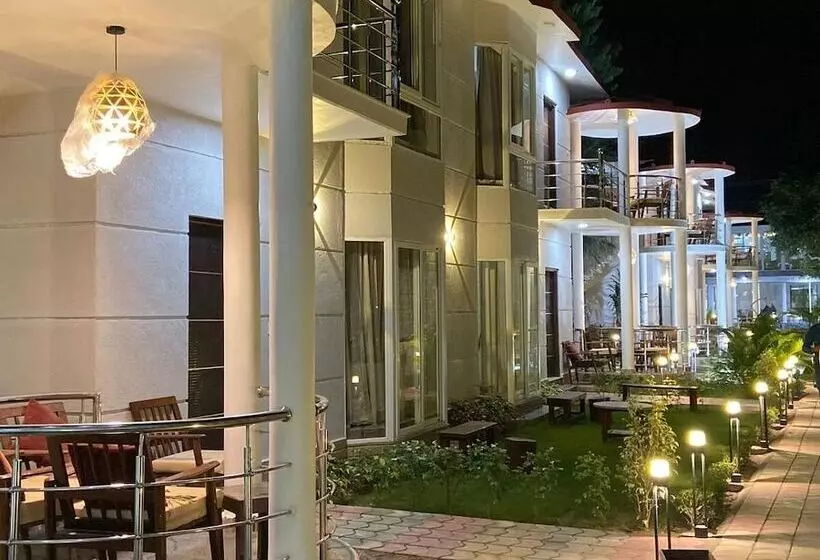 Hotel Corbett Treff