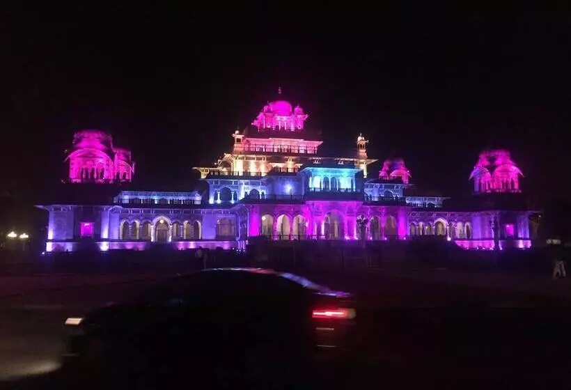 Pink Elephant Haveli   Hostel