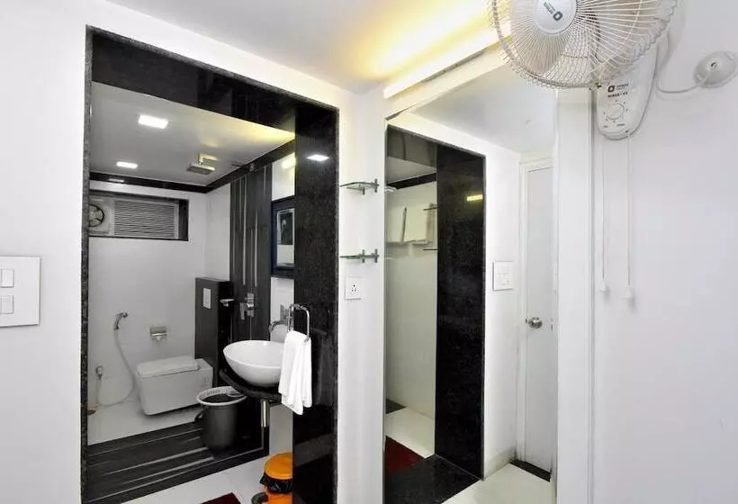 Pink Elephant Haveli   Hostel