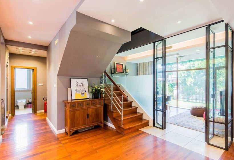 Carnival Villa With 5 Brs