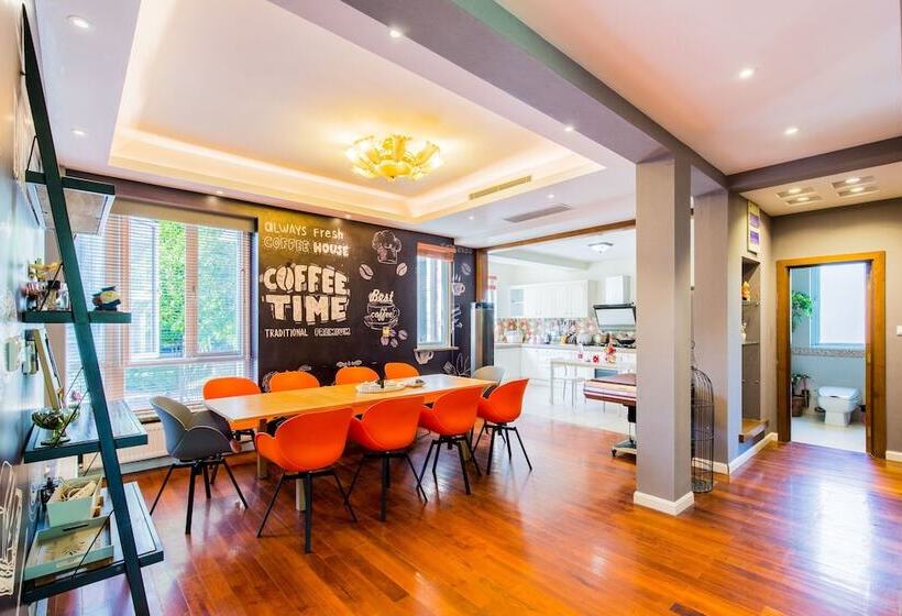 Carnival Villa With 5 Brs