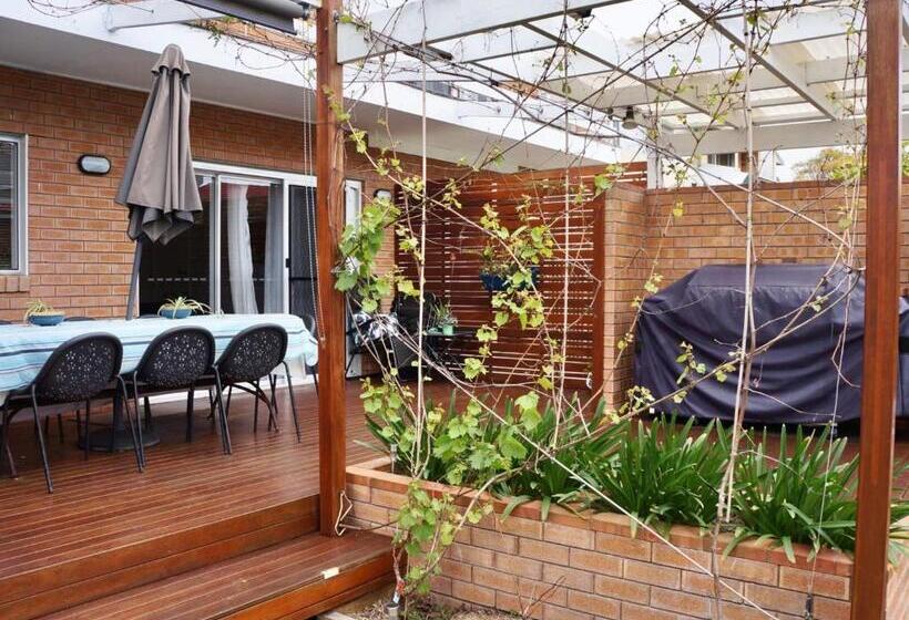 Eden By The Bay 98 Sandy Point Road