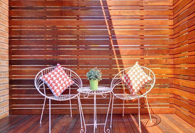 Eden By The Bay 98 Sandy Point Road