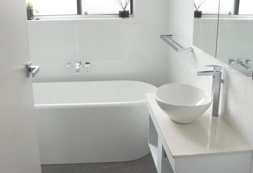 Eden By The Bay 98 Sandy Point Road