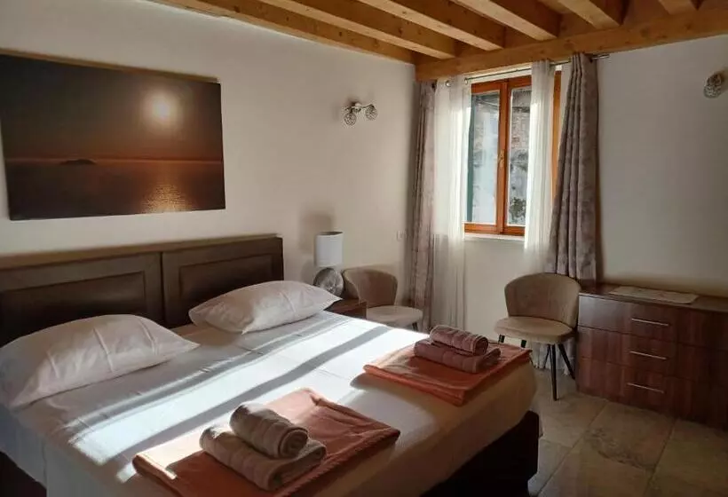 پانسیون Jr Luxury Guesthouse2