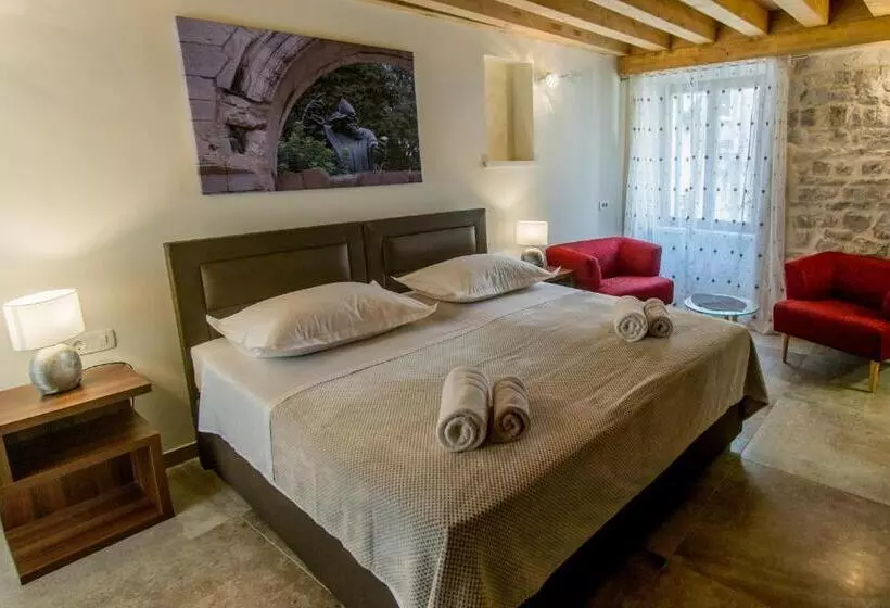 پانسیون Jr Luxury Guesthouse2