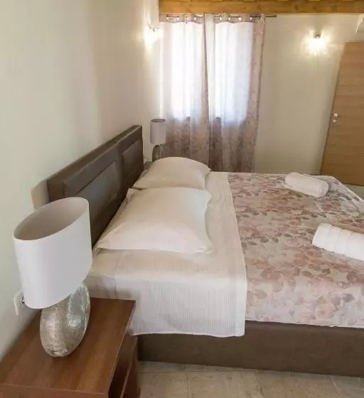 پانسیون Jr Luxury Guesthouse2