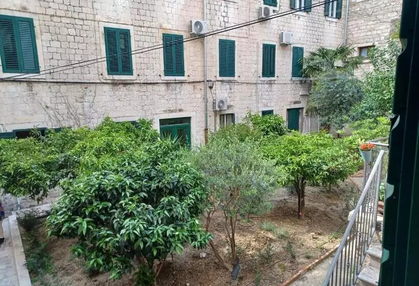 پانسیون Jr Luxury Guesthouse2