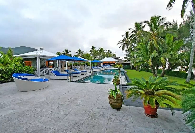 Majatalo Waterfoot House