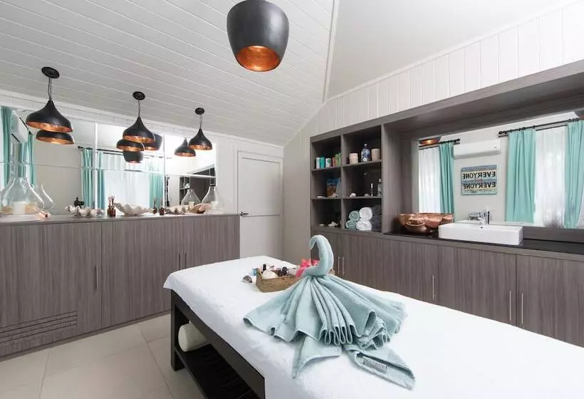 Majatalo Waterfoot House