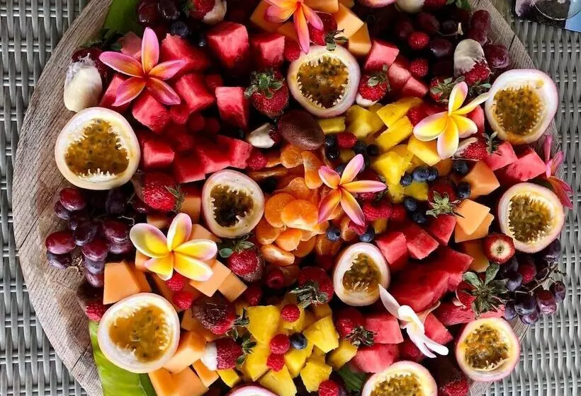 Majatalo Waterfoot House