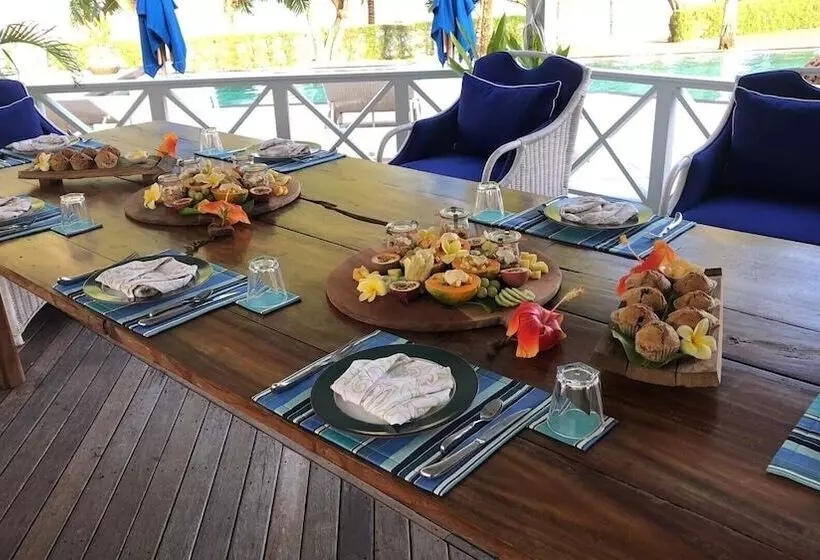 Majatalo Waterfoot House