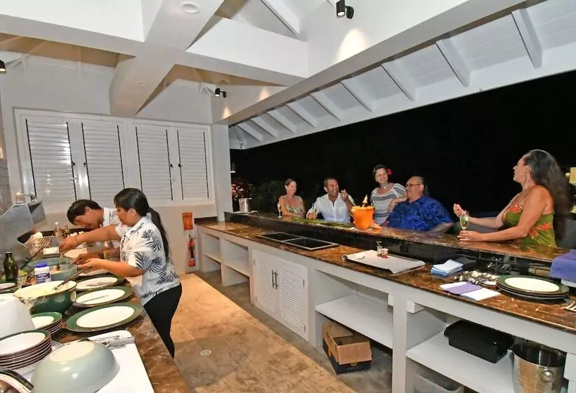 Majatalo Waterfoot House