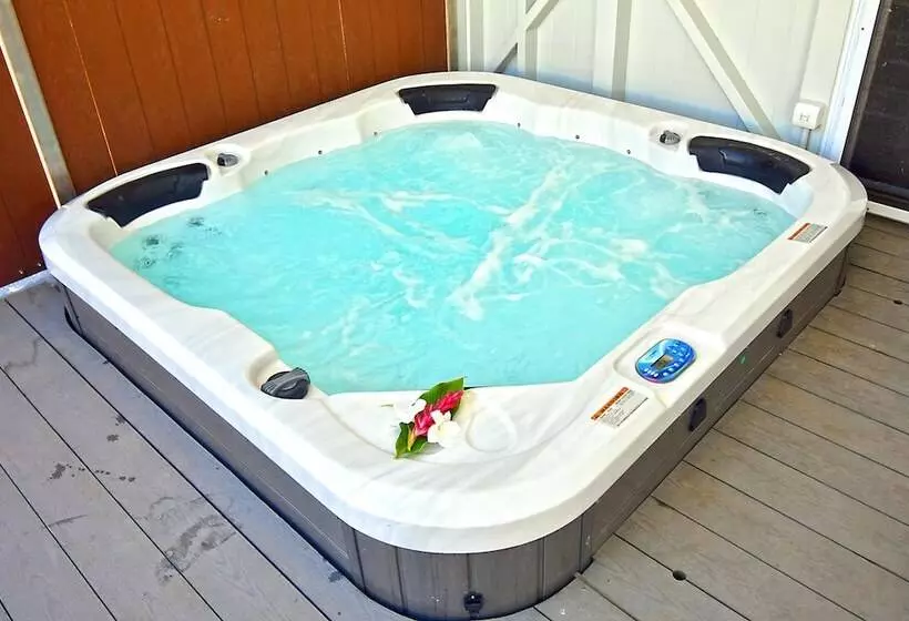 Majatalo Waterfoot House