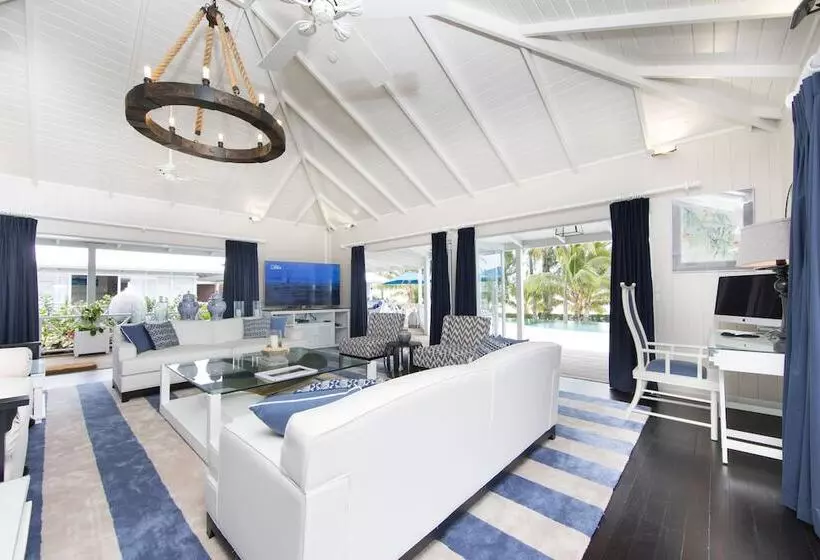 Majatalo Waterfoot House