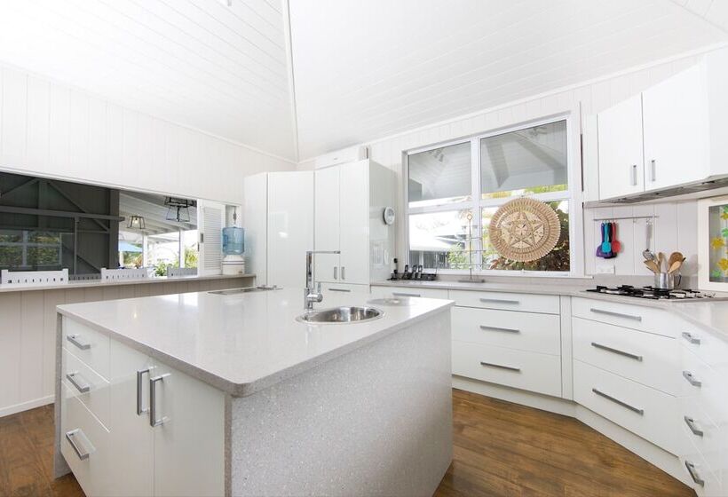 پانسیون Waterfoot House