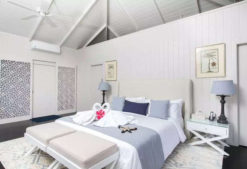 Majatalo Waterfoot House