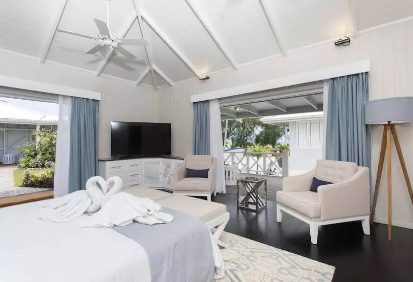 Majatalo Waterfoot House