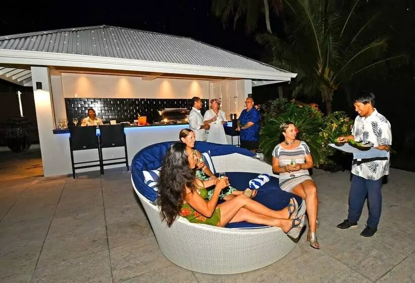 Majatalo Waterfoot House