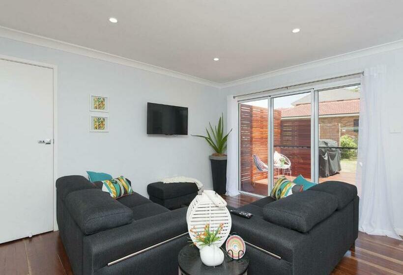 Eden By The Bay 98 Sandy Point Road