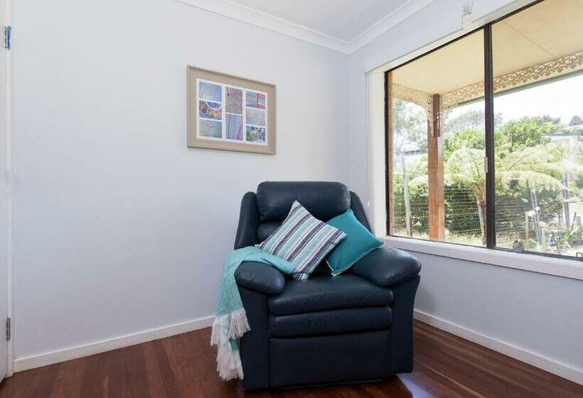 Eden By The Bay 98 Sandy Point Road