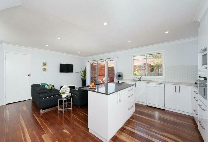 Eden By The Bay 98 Sandy Point Road