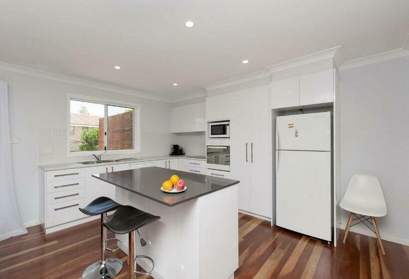 Eden By The Bay 98 Sandy Point Road