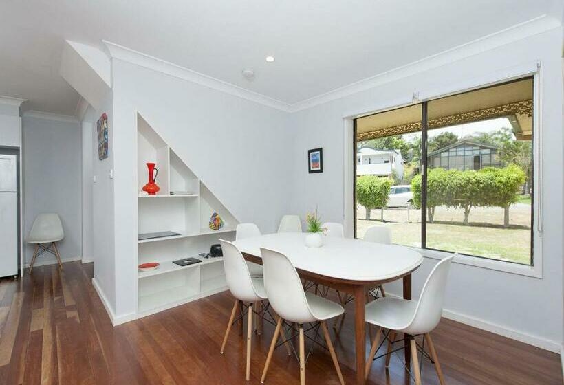 Eden By The Bay 98 Sandy Point Road