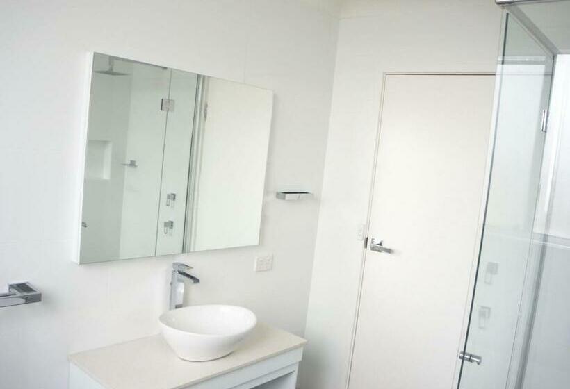 Eden By The Bay 98 Sandy Point Road